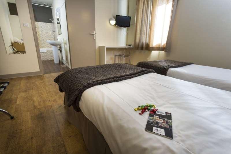 Brit Hotel Du Parc Niort Centre-Parking Gratuit חדר תמונה