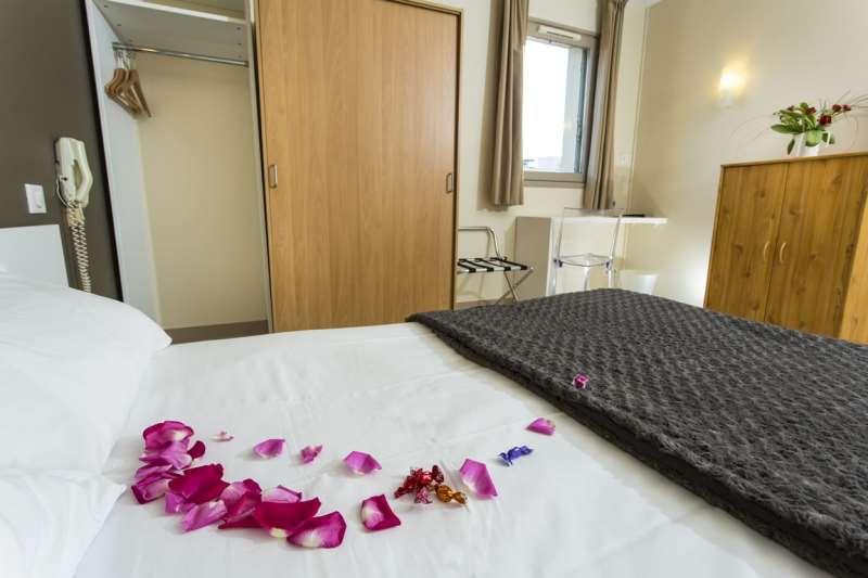 Brit Hotel Du Parc Niort Centre-Parking Gratuit חדר תמונה