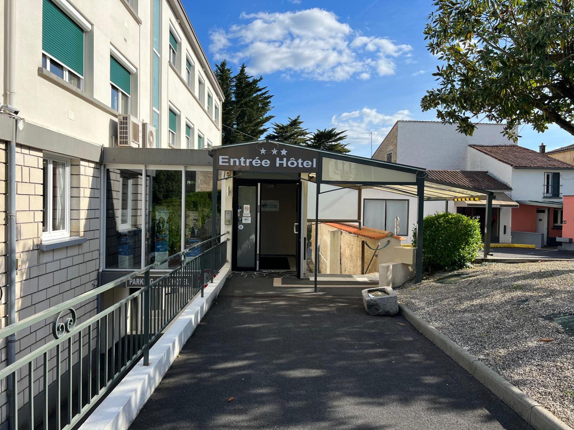 Brit Hotel Du Parc Niort Centre-Parking Gratuit מראה חיצוני תמונה