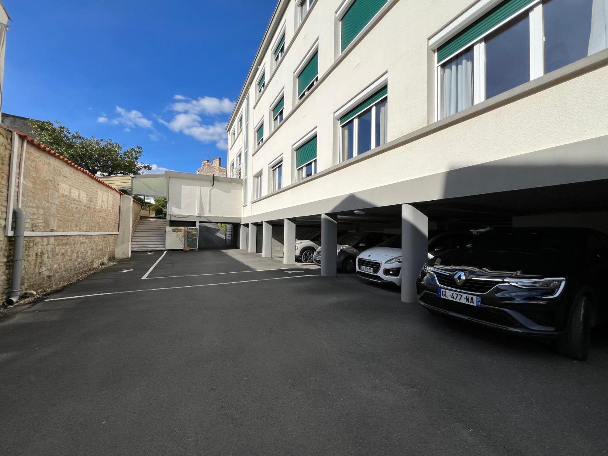 Brit Hotel Du Parc Niort Centre-Parking Gratuit מראה חיצוני תמונה