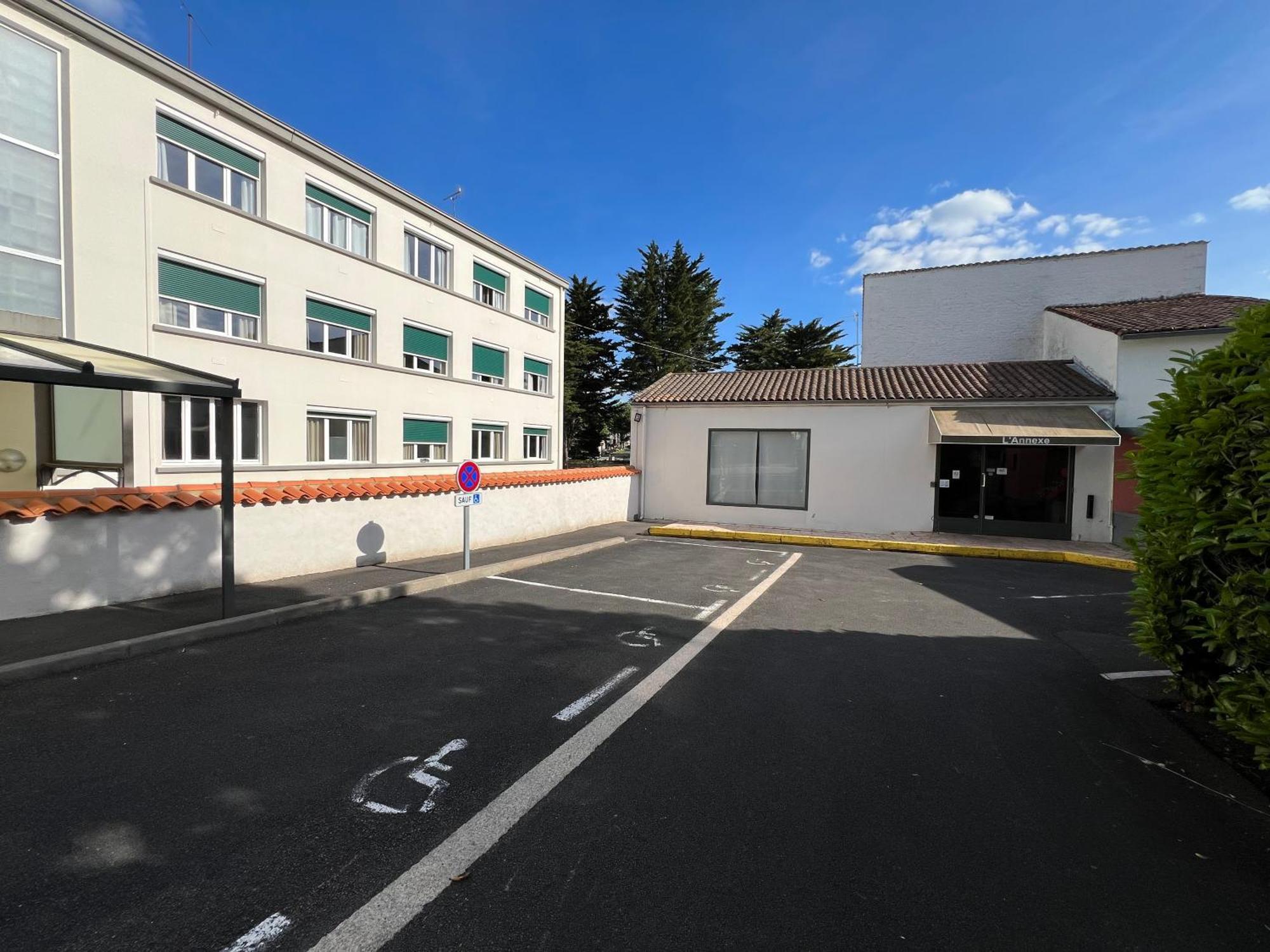 Brit Hotel Du Parc Niort Centre-Parking Gratuit מראה חיצוני תמונה