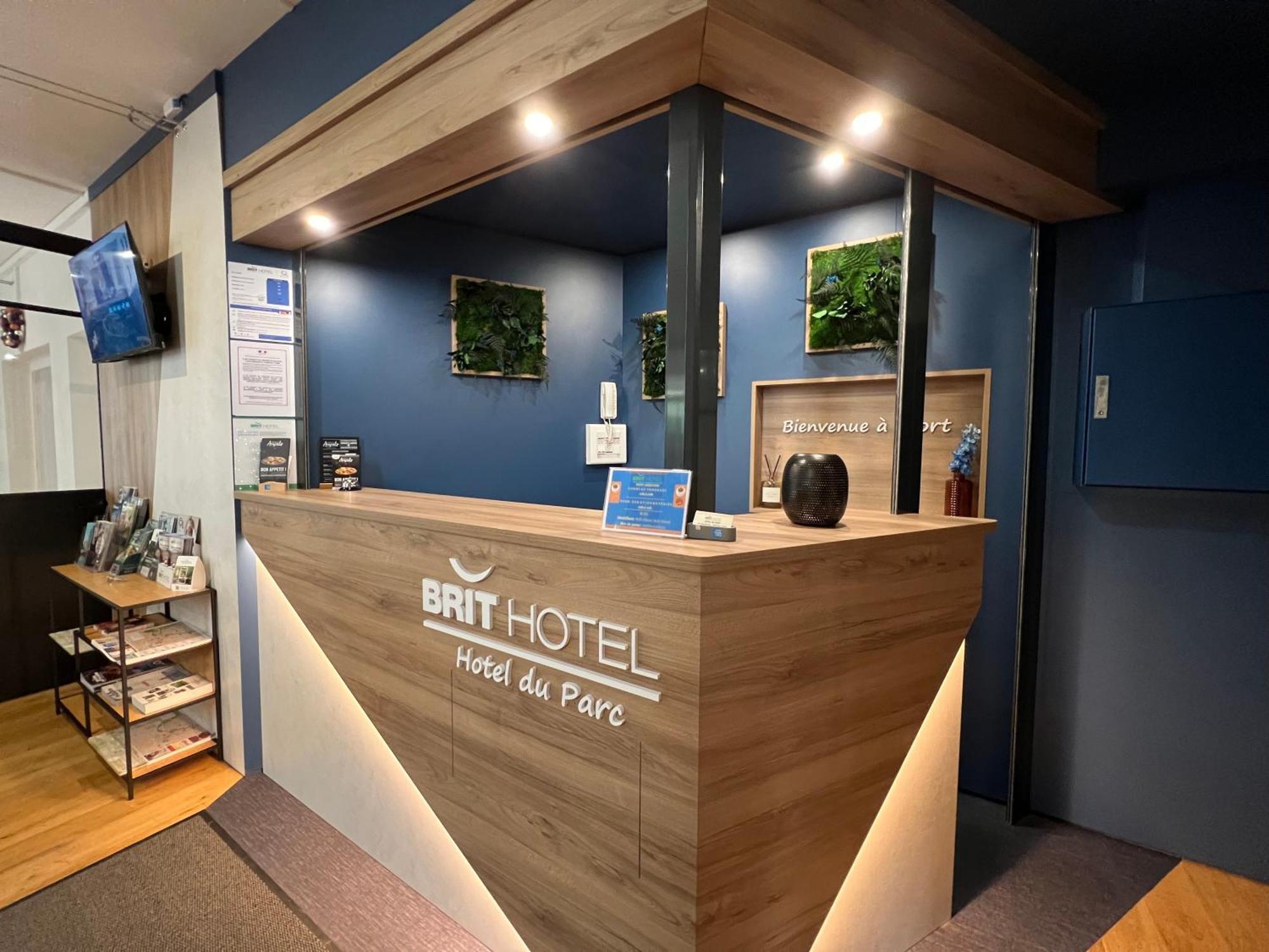 Brit Hotel Du Parc Niort Centre-Parking Gratuit מראה חיצוני תמונה