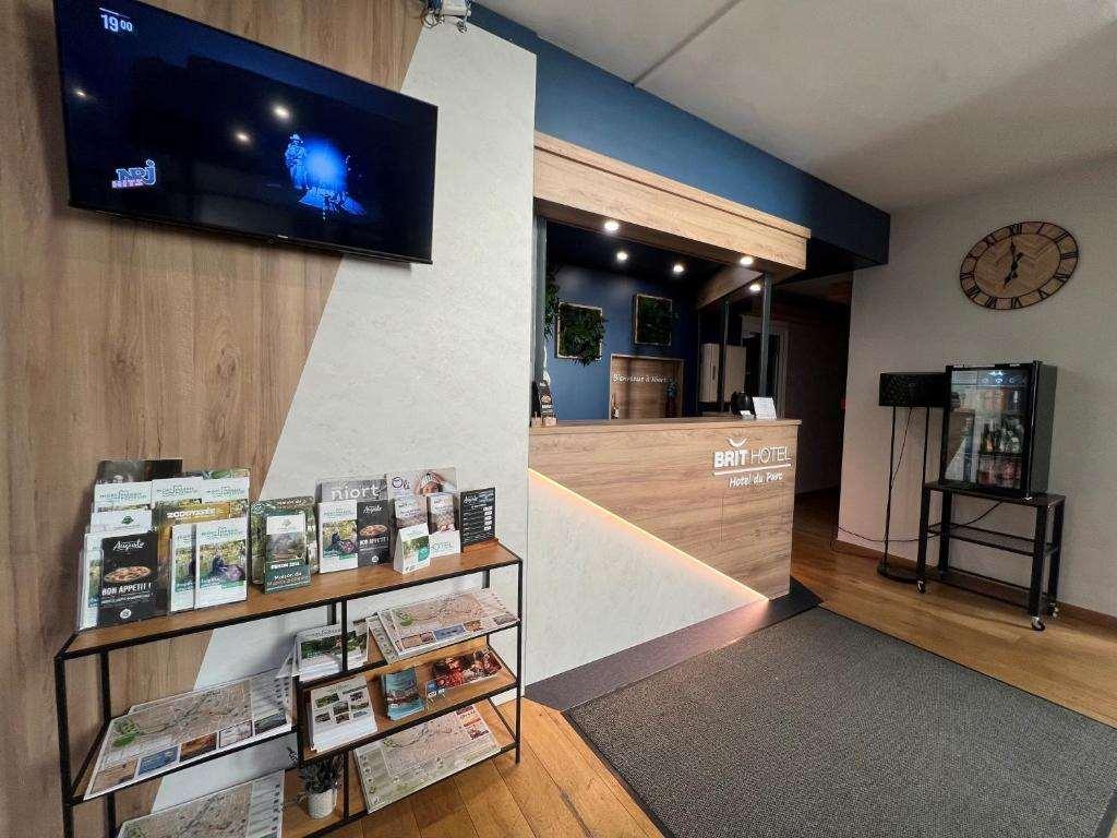 Brit Hotel Du Parc Niort Centre-Parking Gratuit מראה פנימי תמונה