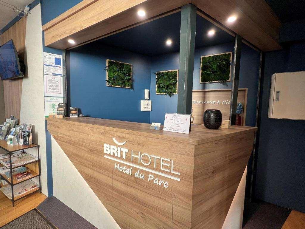 Brit Hotel Du Parc Niort Centre-Parking Gratuit מראה פנימי תמונה