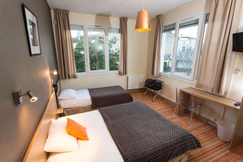 Brit Hotel Du Parc Niort Centre-Parking Gratuit חדר תמונה
