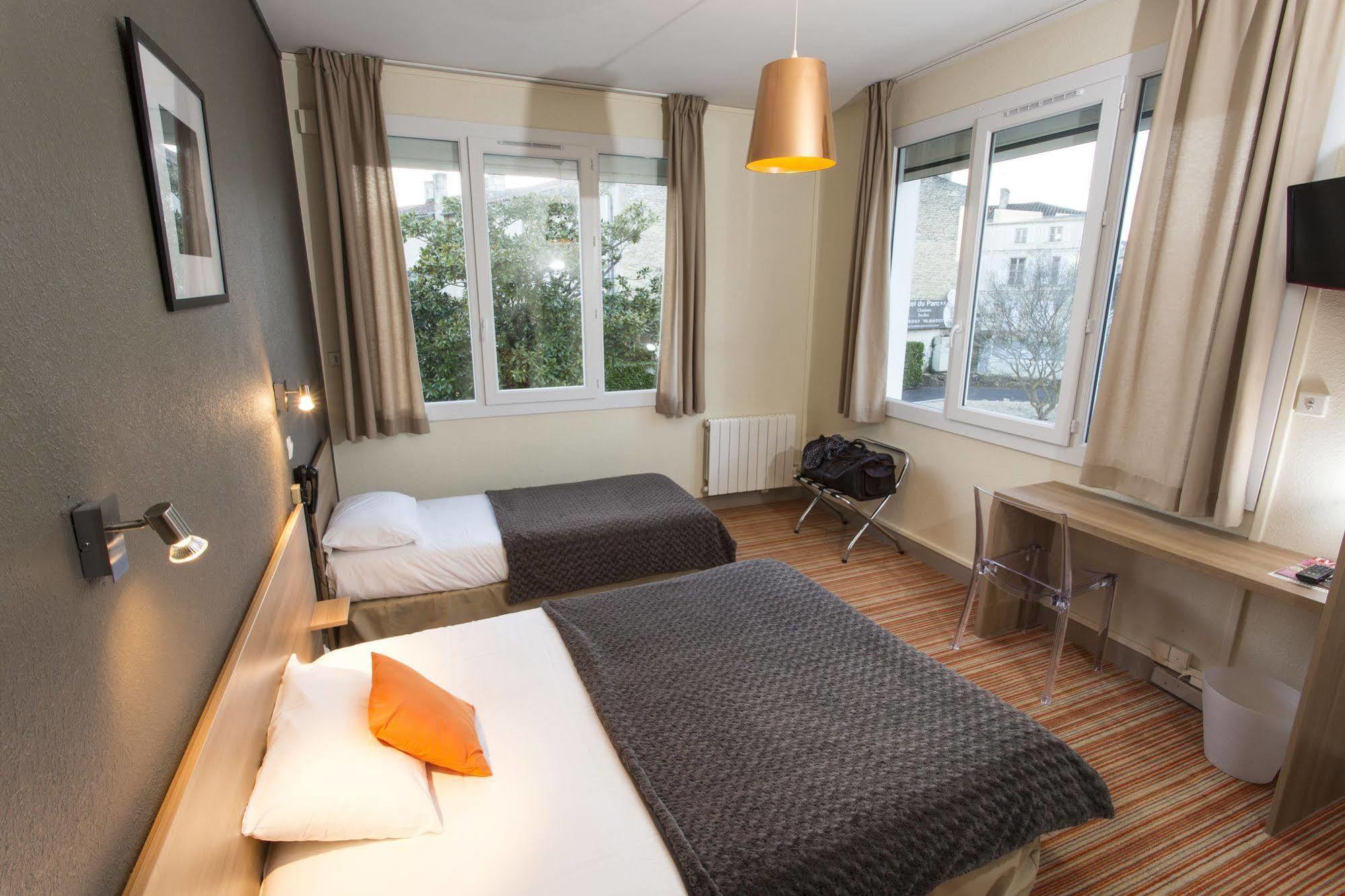 Brit Hotel Du Parc Niort Centre-Parking Gratuit מראה חיצוני תמונה