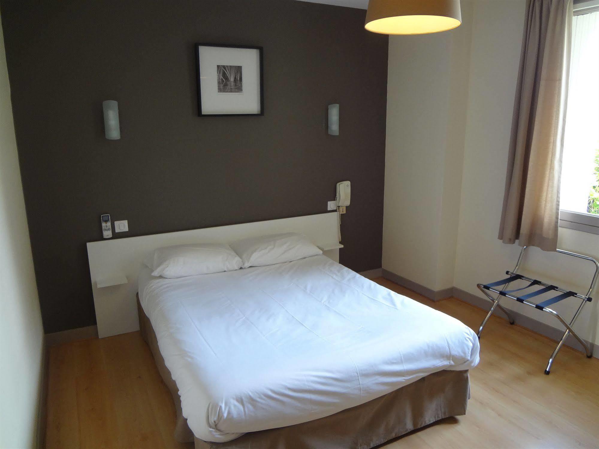 Brit Hotel Du Parc Niort Centre-Parking Gratuit מראה חיצוני תמונה